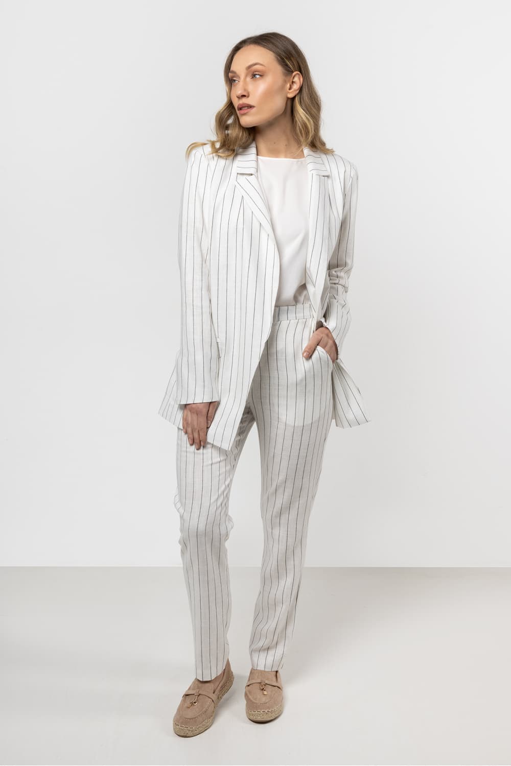Pantaloni da donna model 212251 awama