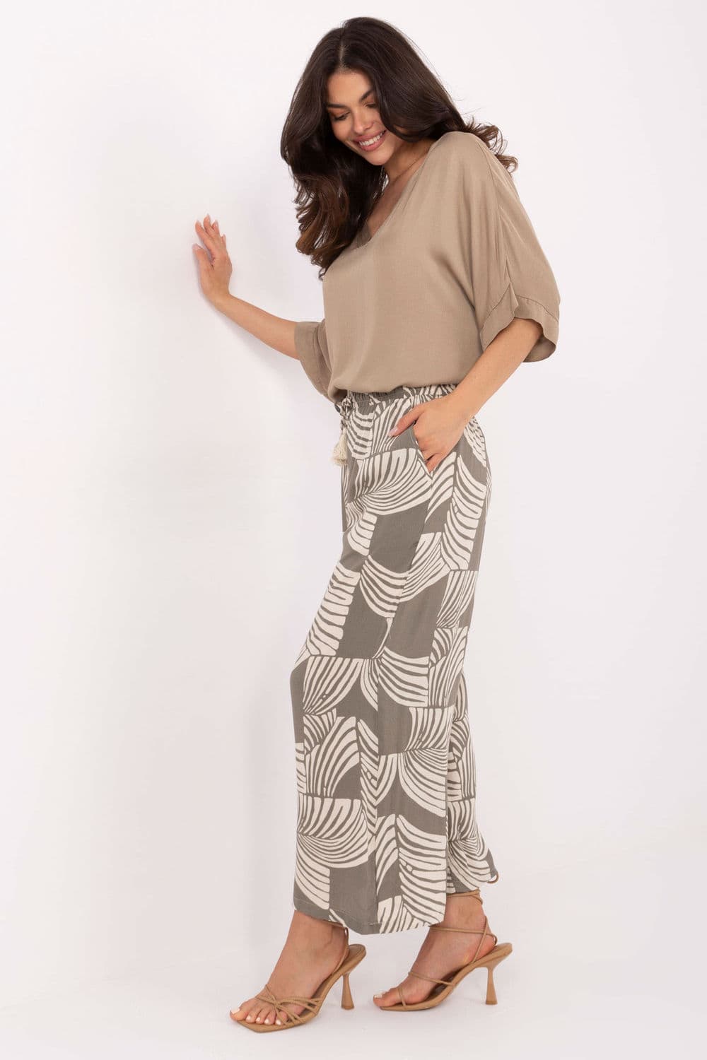 Pantaloni da donna model 215119 Sublevel - Miniatura 2