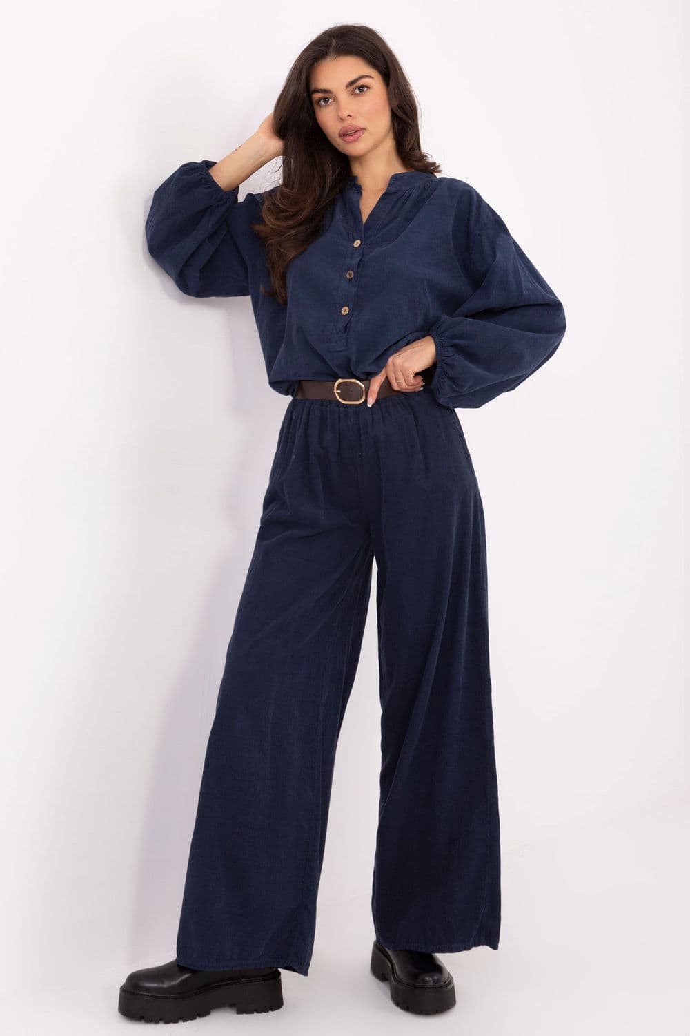 Pantaloni in velluto model 220281 Italy Moda