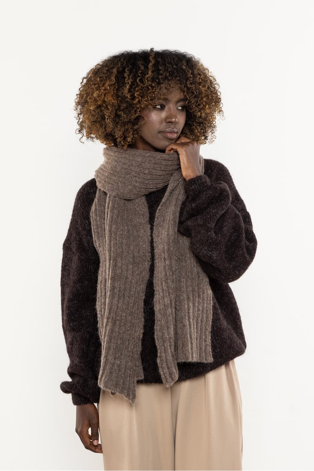 Scialle model 220843 awama - Miniatura 4