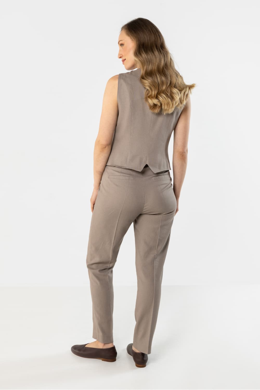 Pantaloni da donna model 225296 awama - Miniatura 3