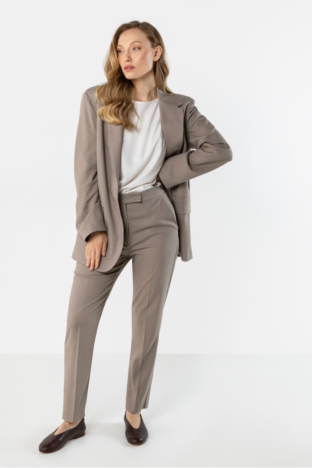 Pantaloni da donna model 225296 awama - Miniatura 4