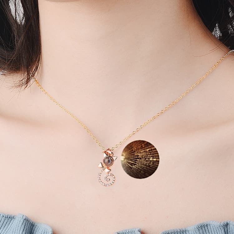 Collana con ciondolo a proiezione di memoria 'Ti amo' in 100 lingue, ciondolo per lettere nuziali (rosa oro)