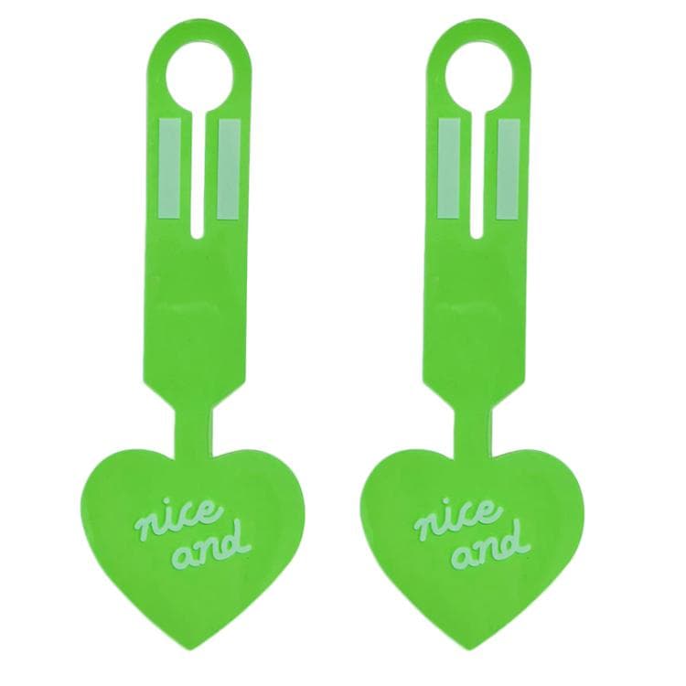 2pcs PVC Fluorescent Love Luggage Tag Baggage Tag Boarding Pass Checked Suitcase Anti-Lost Luggage Label(Green)