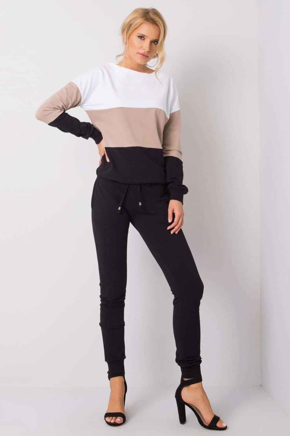 completo model 175127 Rue Paris