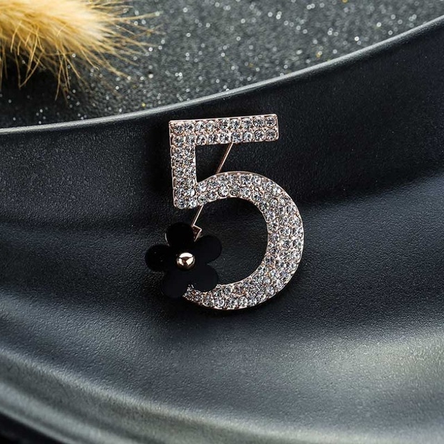 Digital 5 Small Flower Individual Creative Brooch(Rose Gold Black)